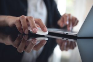 Close,Up,,Business,Woman,Hand,Clicking,On,Wireless,Computer,Mouse,