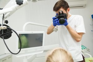 Dentist,Takes,Pictures,Of,Woman's,Teeth