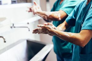 surgeons-washing-hands